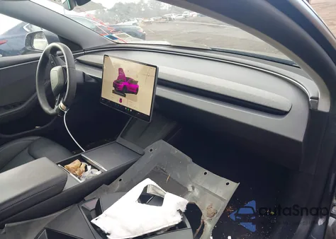 2024 Tesla Model 3 z USA, uszkodzony, nr VIN 5YJ3E1EA4RF768116